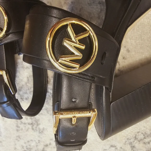New Michael kors MK logo platform sandals in size 7 - Picture 3 of 7